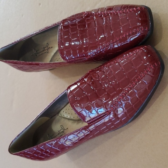 Hush Puppies Shoes - Hush Puppies Maroon NWT  Patent leather Croc pattern loafers 10M
